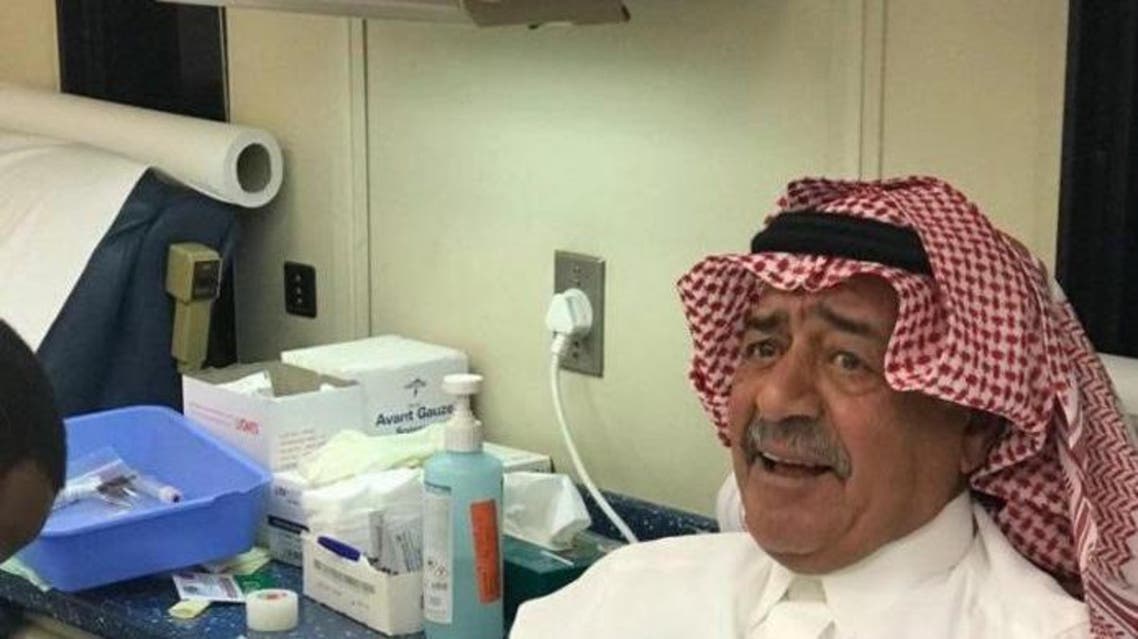 الأمير مقرن يتبرع بالدم