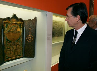 French Foreign Affairs Minister Philippe Douste-Blazy visits the exhibition “Venise et l’Orient” (Venise and the Arab world), 02 October 2006 at the Paris’ “Institut du monde arabe” (Arab world Institut). (AFP)