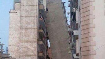 فيديو يحبس الأنفاس.. بناية 12 طابقاً تميل على أخرى بمصر
