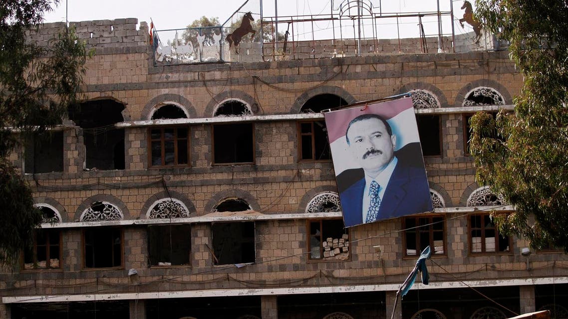 A picture of former Yemeni President Ali Abdullah Saleh hangs on a building of the Standing Committee of the General People's Congress, Saleh's party, in Sanaa, December 17, 2013. (File photo: Reuters)