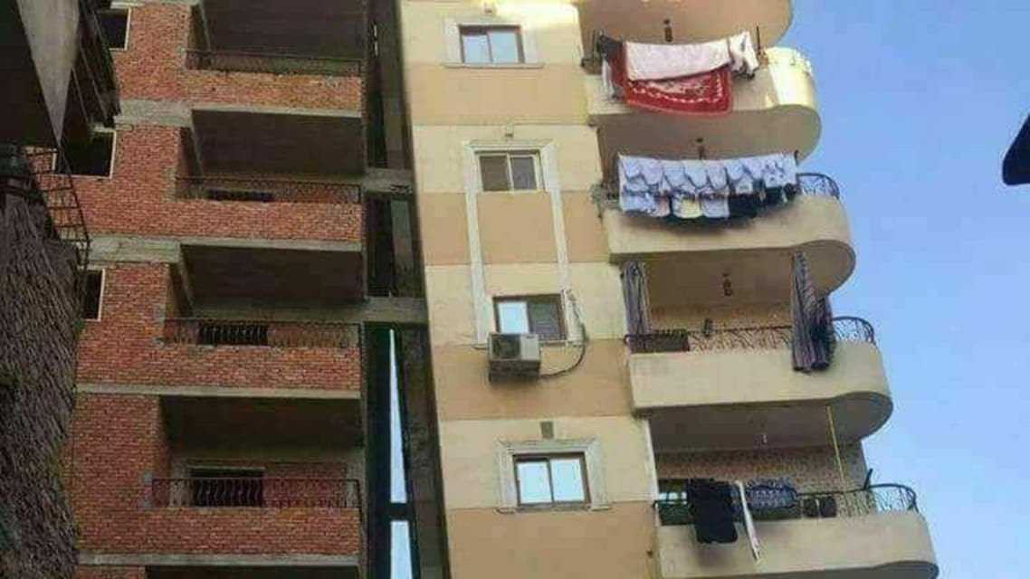 بناية جديدة مائلة