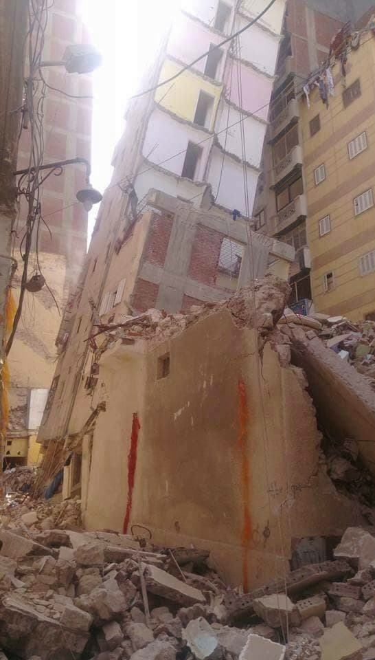 بناية الإسكندرية المائلة