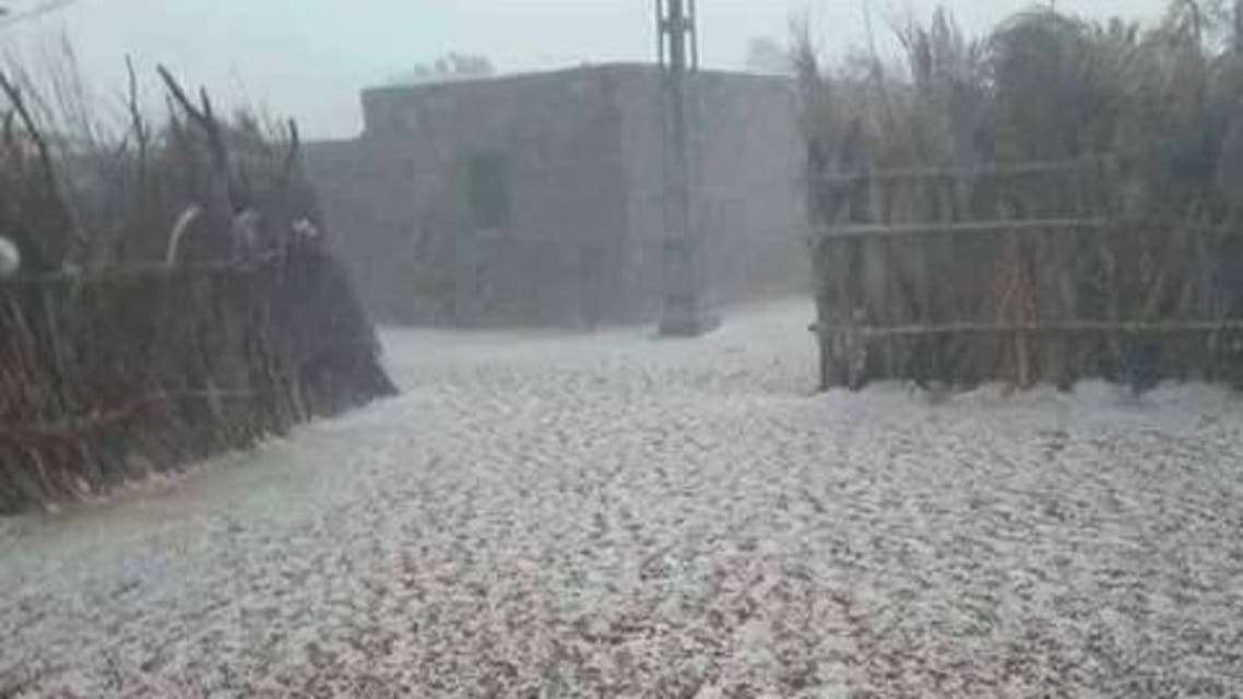 عاصفة ثلجية بالصحراء الجزائرية