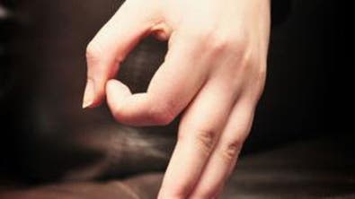 معنی ۱۲ علامتی که نوجوانان با انگشتان خود نشان می‌دهند
