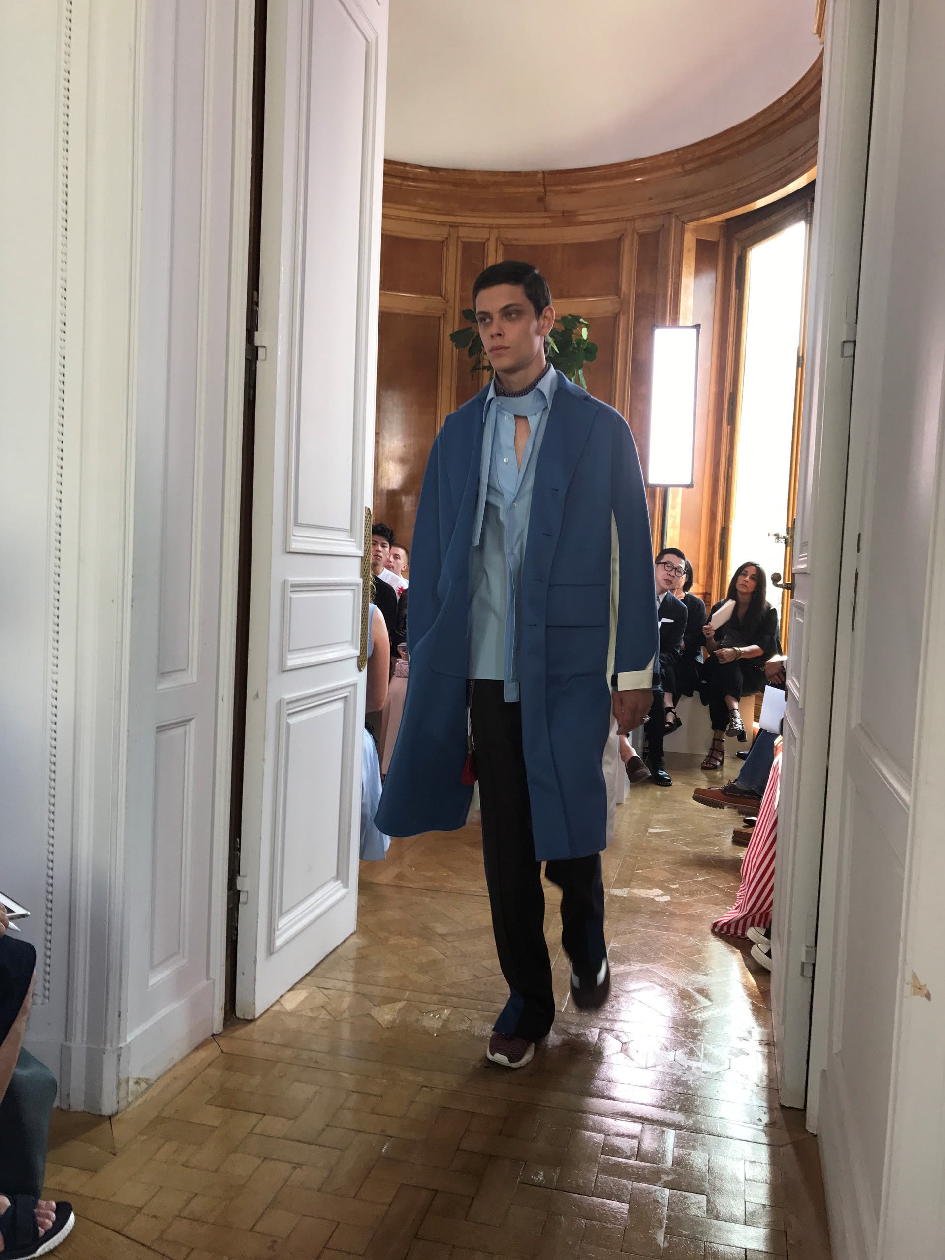 فالنتينو يعرض أزياءه للرجال في باريس 80bdc954-487b-4ac9-9a79-294c8158dff9