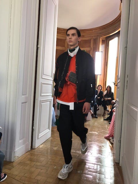 فالنتينو يعرض أزياءه للرجال في باريس Fc369ec9-5878-453a-9f7a-dcfda2594ef2