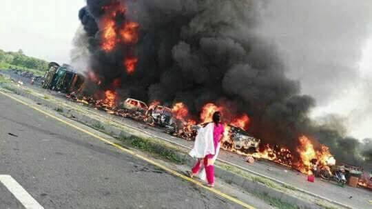 pakistan oil tanker explosion