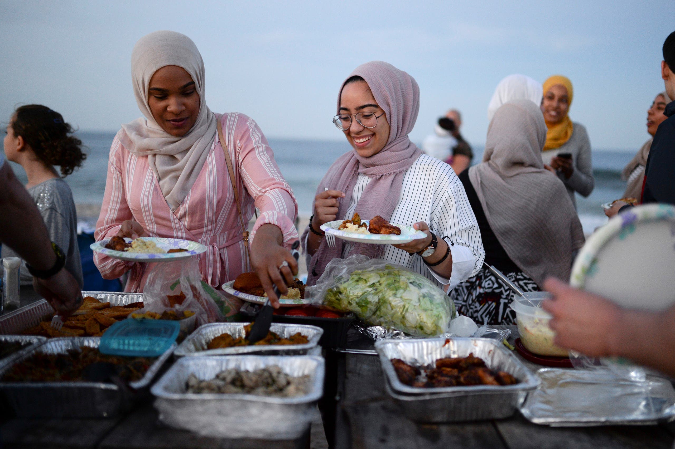 Muslims around the world celebrate Eid al-Fitr holiday as Ramadan ends