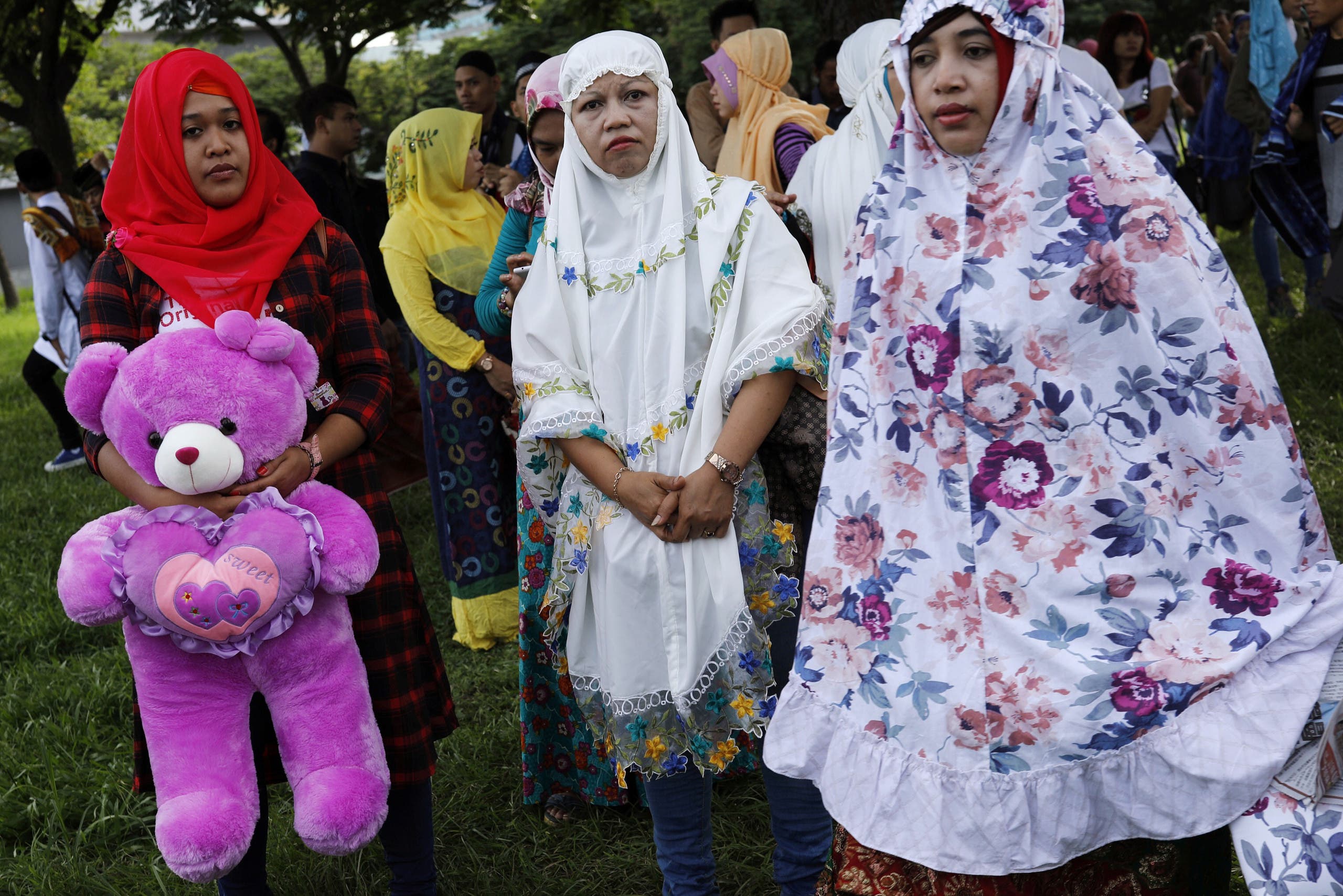 Muslims around the world celebrate Eid al-Fitr holiday as 