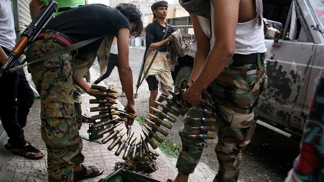 Pro-government fighters prepare to take positions during clashes with Houthi fighters in the southwestern city of Taiz, Yemen, June 4, 2017