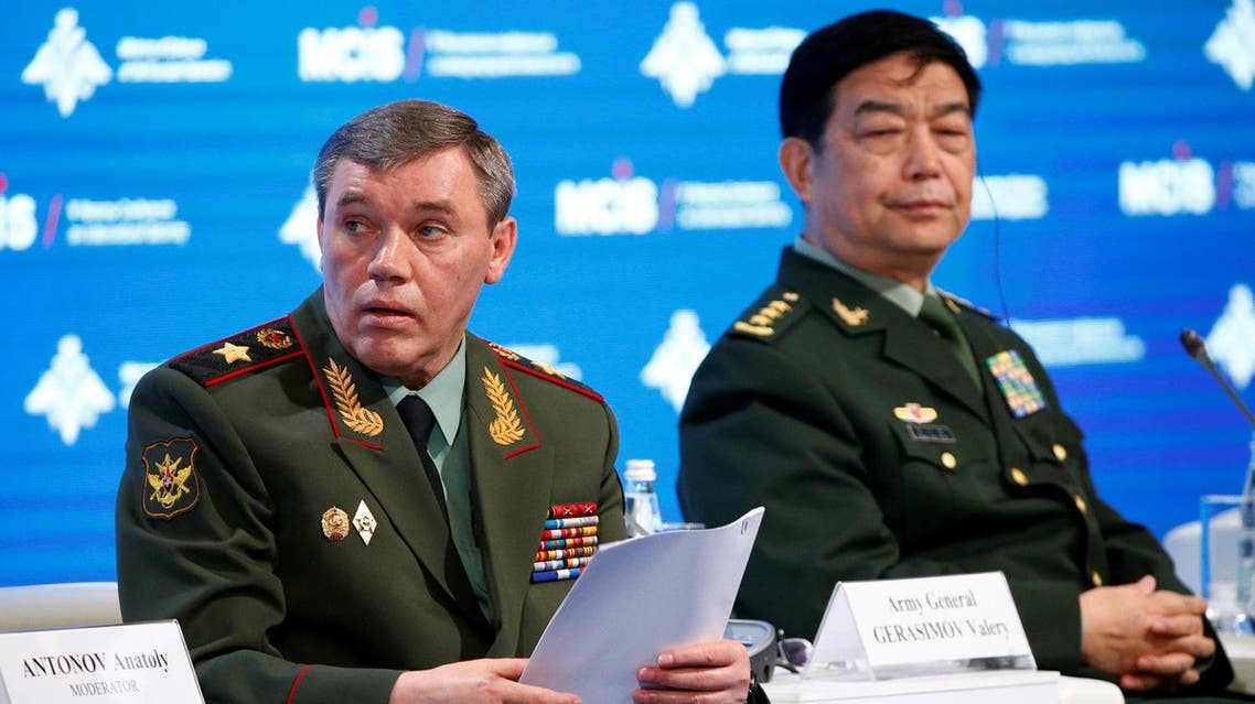 Russian Armed Forces Chief of Staff Valery Gerasimov (L) and Chinese Defence Minister Chang Wanquan attend the 5th Moscow Conference on International Security (MCIS) in Moscow, Russia, April 27, 2016. (Reuters)