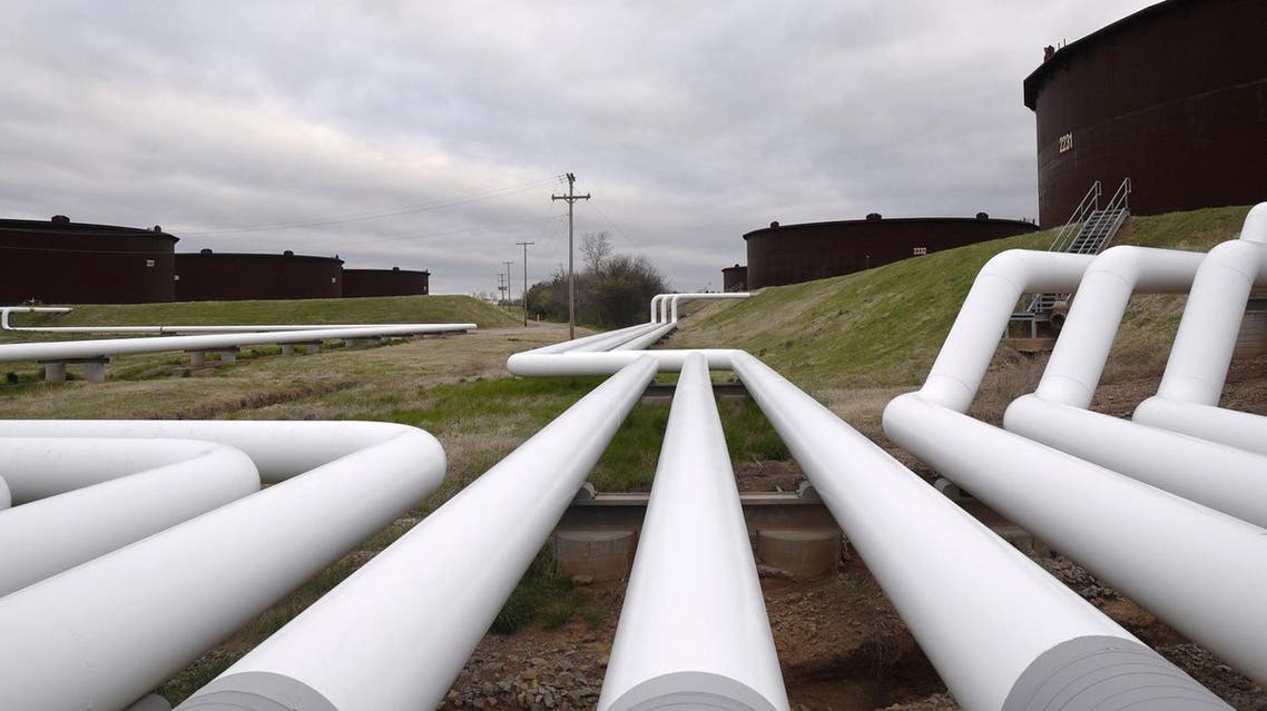 Pipelines run to Enbridge Inc.’s crude oil storage tanks at their tank farm in Cushing, Oklahoma, March 24, 2016. (Reuters)
