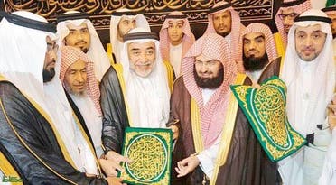 السادن الحالي الشيخ صالح بن زين العابدين الشيبي في حفل تسليم كسوة الكعبة