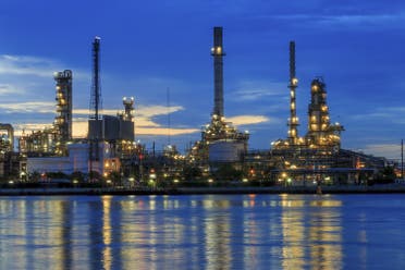 Experts say primary challenge for Islamic finance emerges from drop in oil and energy prices, which negatively affect growth of oil-exporting countries. (Shutterstock)