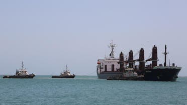 Tugboats are seen near a ship in the Red Sea port of Hodeidah, Yemen May 10, 2017. (Reuters)