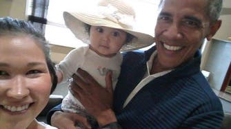Mom snaps cellphone pics of Obama carrying her baby