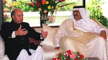 Pakistani Prime Minister Nawaz Sharif (L) with the then visiting Emir of Qatar Sheikh Hamad ibn Khalifa Al-Thani in Islamabad on 06 April 1999. (AFP)