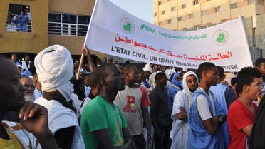Thousands of activists take part in a demostration on May 7, 2016 in Nouakchott to proclaim their rejection of the project of constitutional revision announced on May 3rd by the president Mohamed Ould Abdel Aziz. STR / AFP