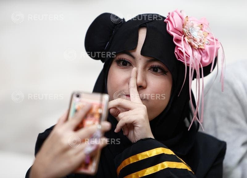 A Muslim cosplayer poses during a cosplay event at a mall in Petaling Jaya, near Kuala Lumpur, Malaysia July 8, 2017. (Reuters)
