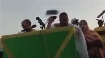 VIDEO: Shoes hurled at Mauritania’s minister of economy and finance