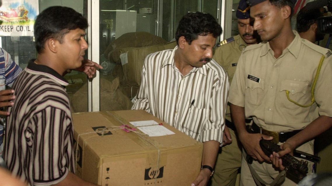 Narcotics Control Bureau officials carry a box containing cocaine during a press conference in Bombay, on June 4, 2006. (File photo: AP)