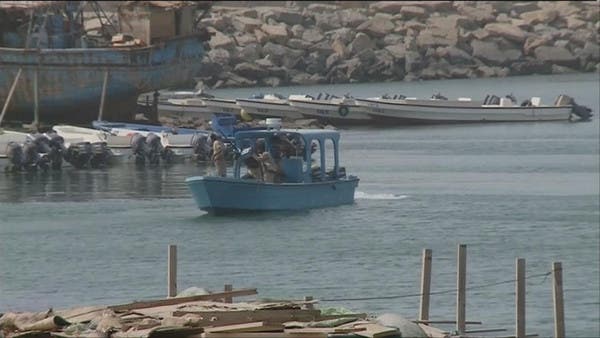 الداخلية اليمنية تضبط سفينة تهريب قبل وصولها للحوثيين