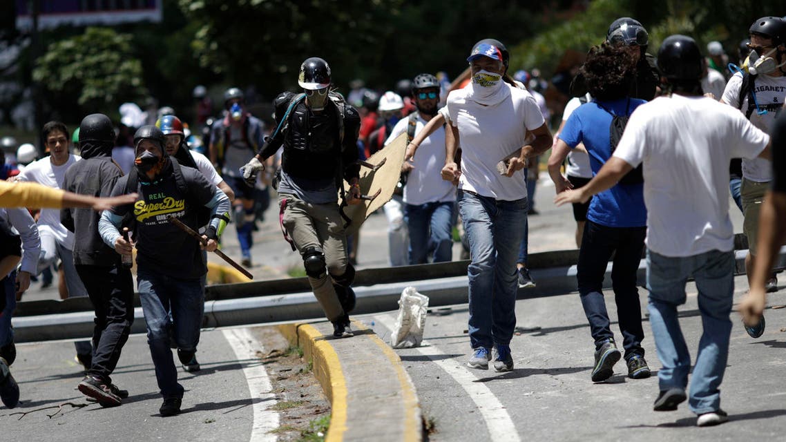 Demonstrators run as clashes broke out with security forces while the Constituent Assembly election was being carried out in Caracas, Venezuela, July 30, 2017. REUTERS/Ueslei Marcelino