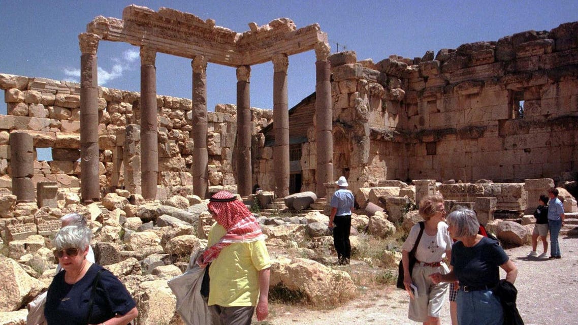 A group of  tourists tour Baalbeck, an ancient Roman old city in Lebanon. (File photo: Reuters)