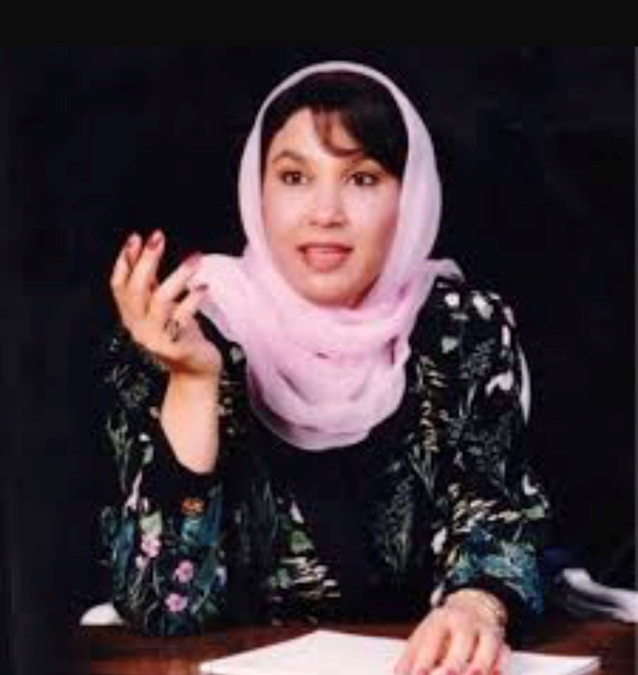 قصة أول مذيعة تلفزيونية عرفتها السعودية قبل 55 عاما