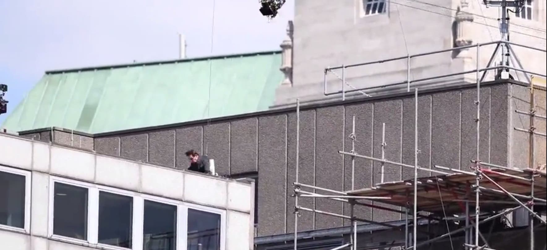 Tom cruise slams into building impact (screengrab)