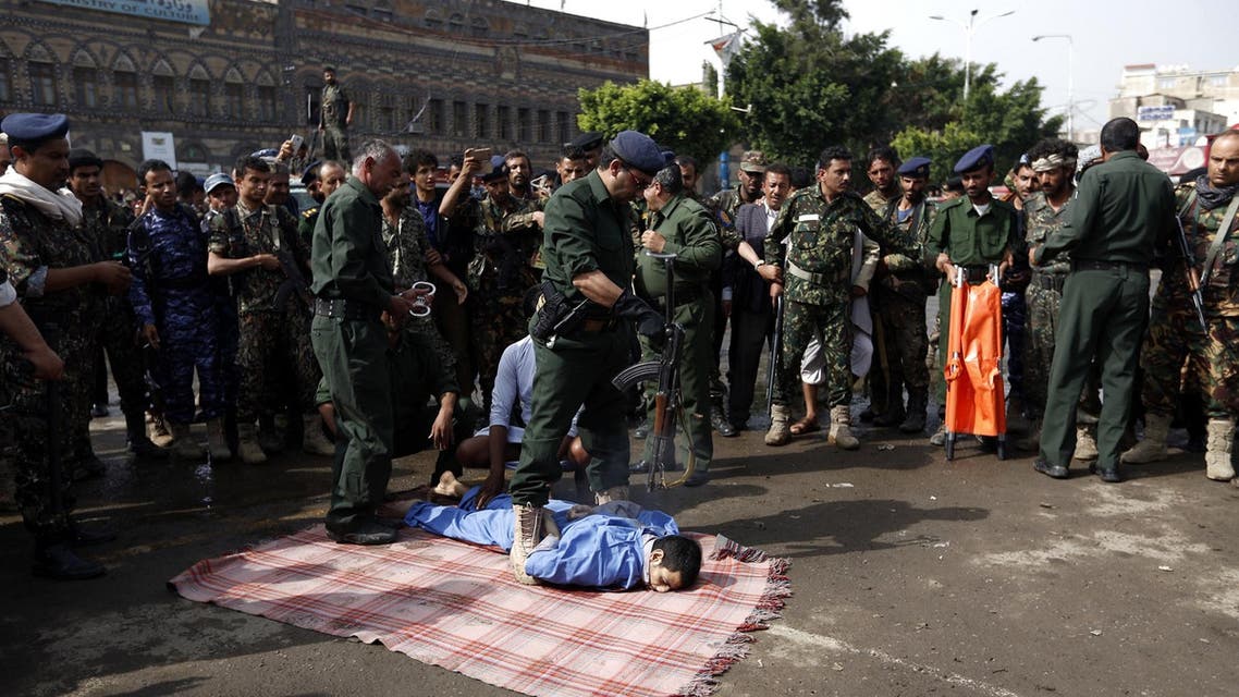 Yemeni security forces prepare to execute a man convicted of raping and murdering a four-year-old girl in the capital Sanaa's Tahrir Square, on August 14, 2017. (AFP)