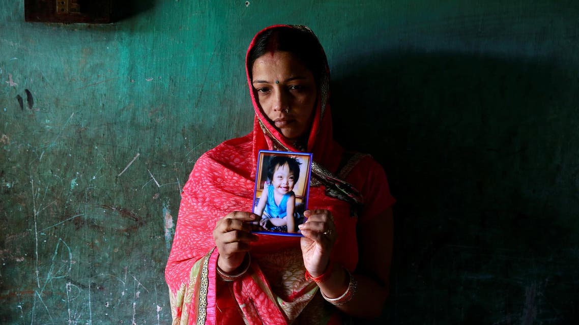 Rinki Singh, 31, holds a photo of her daughter Aarushi, 6, who died in the ICU of the Baba Raghav Das hospital in Gorakhpur, India, on August 14, 2017. (Reuters)