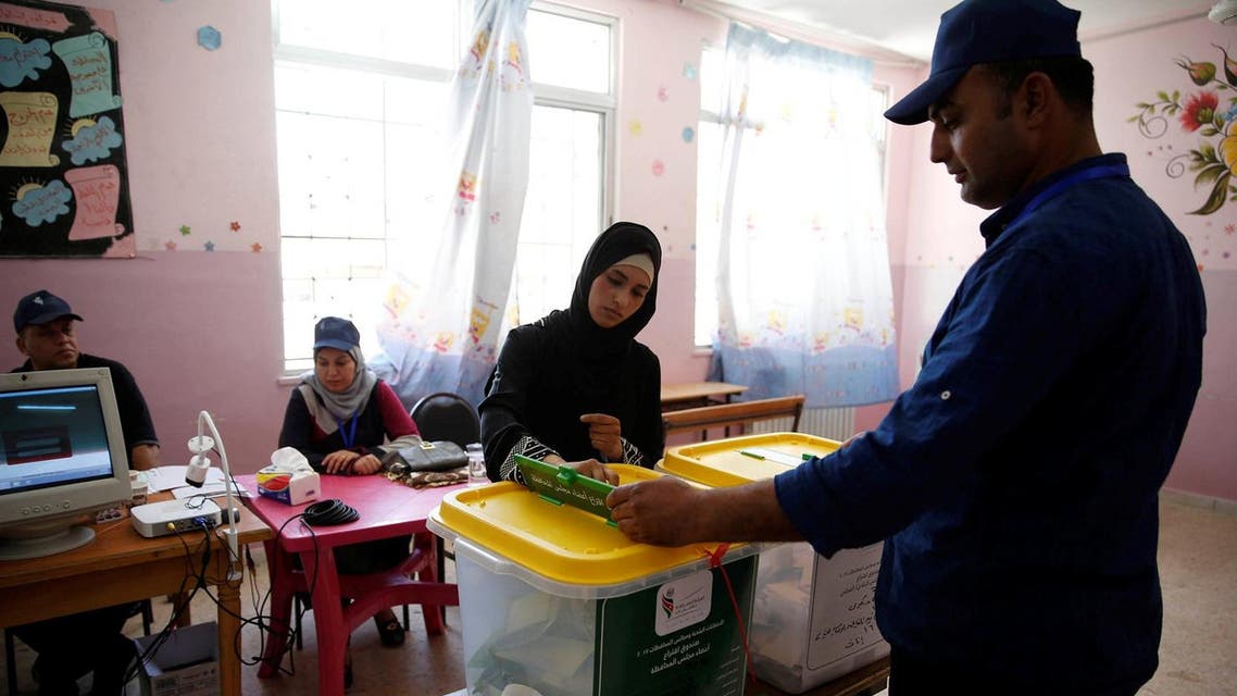 A Jordanian woman casts her ballot at a polling station for local and municipal elections in Amman, Jordan, August 15, 2017. (Reuters)