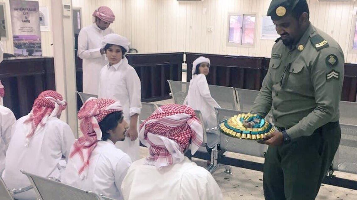 حجاج قطر يصلون منفذ سلوى البري مع السعودية