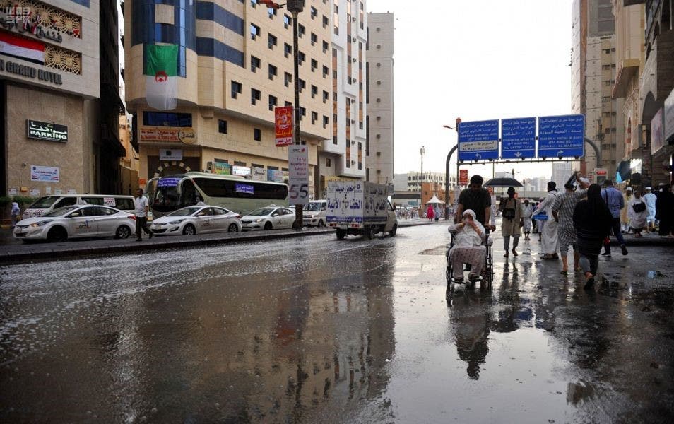 أمطار تغمر مكة قبيل الحج