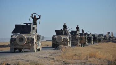 ميليشيا الحشد الشعبي مع أفراد من الجيش العراقي على مشارف تلعفر يوم 20 أغسطس آب 2017 