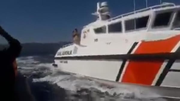فيديو.. لاجئون يتهمون خفر سواحل تركيا بمحاولة إغراقهم