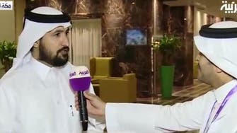 شاعر قطري حاج ينشد شعراً في مدح السعودية وقيادتها
