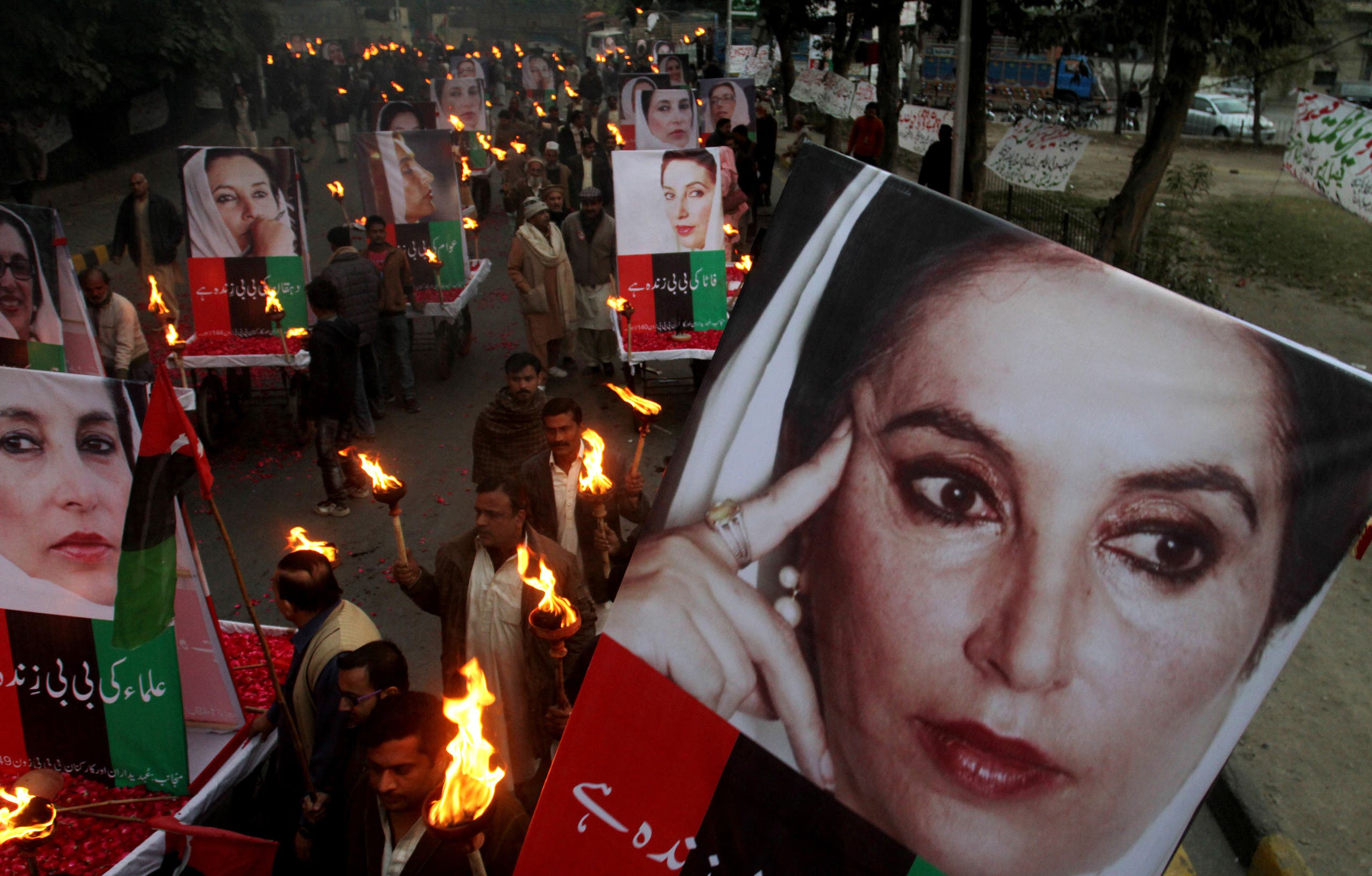 Supporters of Pakistan's slain leader Benazir Bhutto rally in Lahore, Pakistan, on the sixth anniversary of her death, Friday, Dec. 27, 2013. (AP)