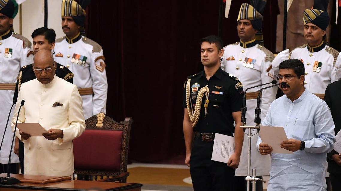 Indian President Ramnath Kovind (left), adminsters the oath to BJP member of parliament Dharmendra Pradhan during the swearing-in ceremony of new ministers in New Delhi, on Sept.3, 2017. (AP)