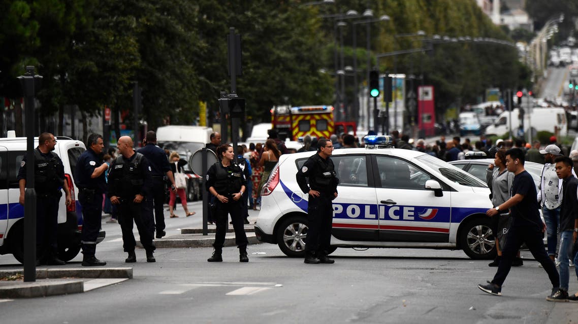 Police cordon off a street in Villejuif, a suburb of Paris, on September 6, 2017 as two men were arrested after the discovery of explosives and bomb components at an apartment. CHRISTOPHE SIMON / AFP