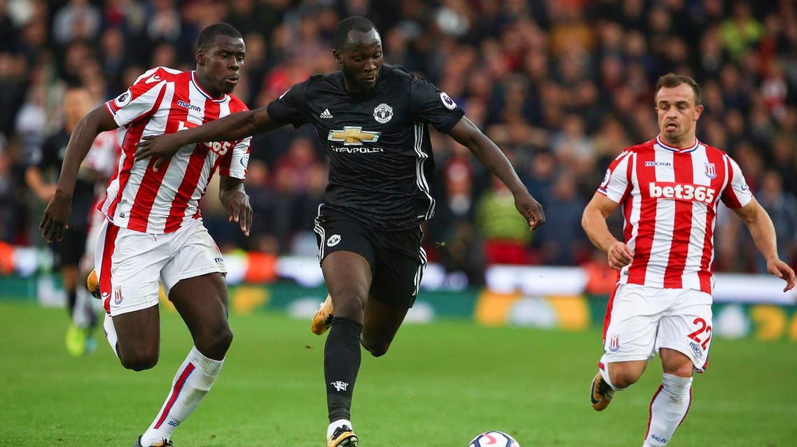 Manchester United's Belgian striker Romelu Lukaku (C) vies with Stoke City's French defender Kurt Zouma (L) during the English Premier League football match between Stoke City and Manchester United at the Bet365 Stadium in Stoke-on-Trent, central England on September 9, 2017. (AFP)