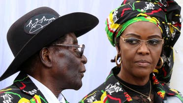 President Robert Mugabe (L) and his wife Grace attend a rally of his ruling ZANU (PF) in Chinhoyi, Zimbabwe, July 29, 2017. (reuters)