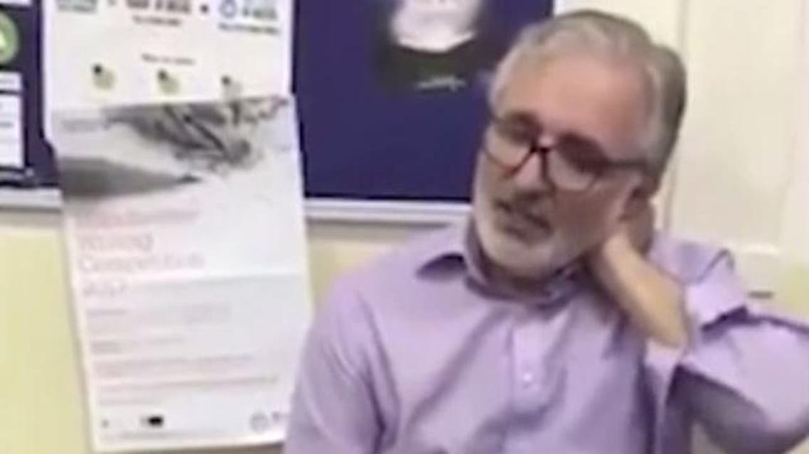 Dr Nasser Kurdy keeps pressure on his neck after being stabbed as he made his way to mosque (Picture: Facebook/doamuslims) Read more: http://metro.co.uk/2017/09/25/surgeon-clutches-his-neck-after-being-stabbed-in-hate-crime-outside-mosque-6953034/#ixzz4tfeTRZYg