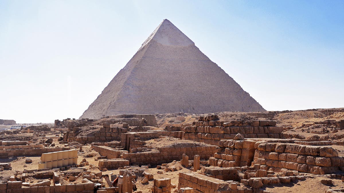 Egypt arrests two over nude tourists on pyramid