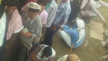 نازحون يحتجون على نهب الحوثيين لمساعداتهم  الاغاثية