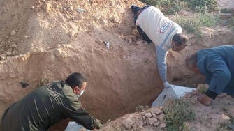 قصة متطوع تونسي تكفل بدفن أموات المهاجرين غير الشرعيين