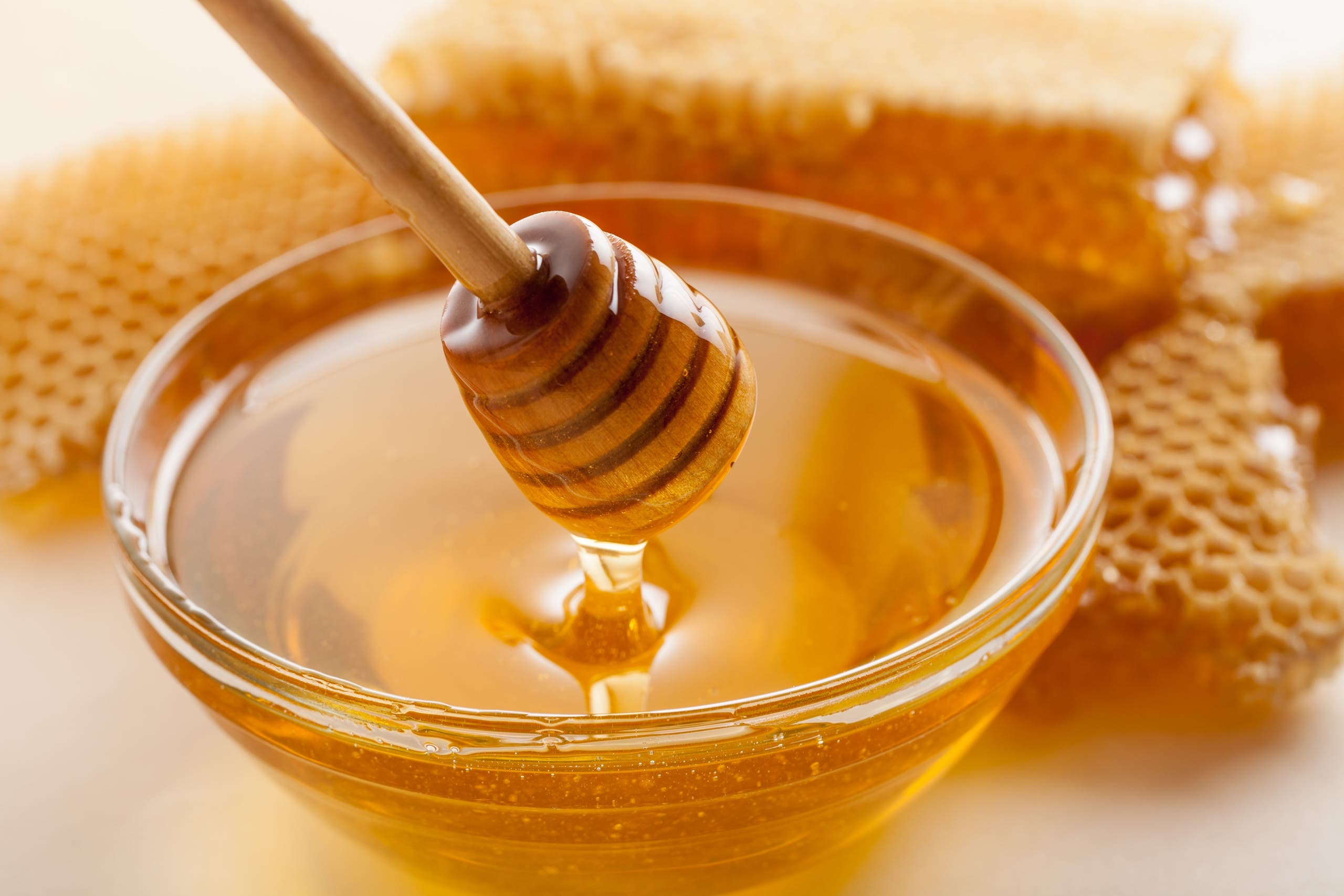 هذا ما يحدث لجسمك عند تناول العسل يوميا