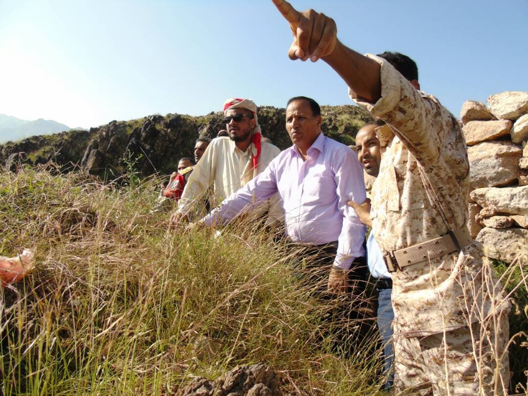 طونائب رئيس الحكومة اليمنية يزور الخطوط الأمامية في جبهات القتال ضد الانقلابيين بتعز