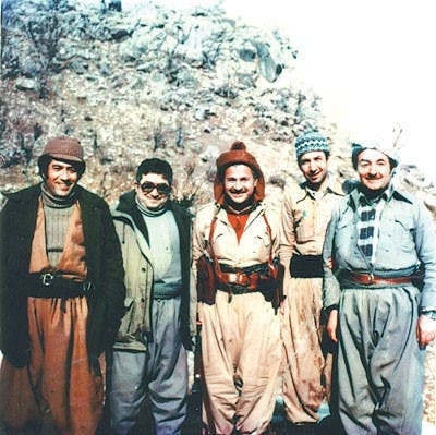 مؤسسو الاتحاد الوطني الكردستاني، من اليسار عادل مراد، فؤاد معصوم، جلال طالباني، عمر شيخ موسى وكمال خوشناو، في نيوزه نك، كردستان عام 1978